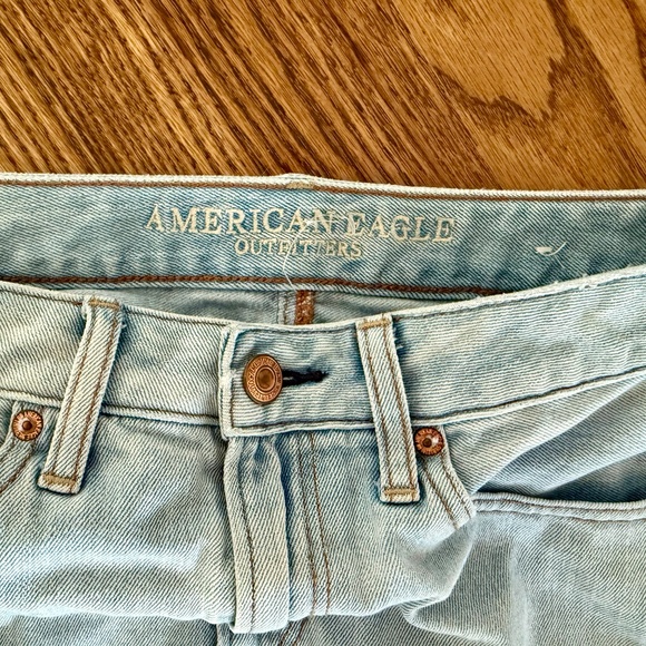 American Eagle light wash jean skirt size 6 - Picture 3 of 4